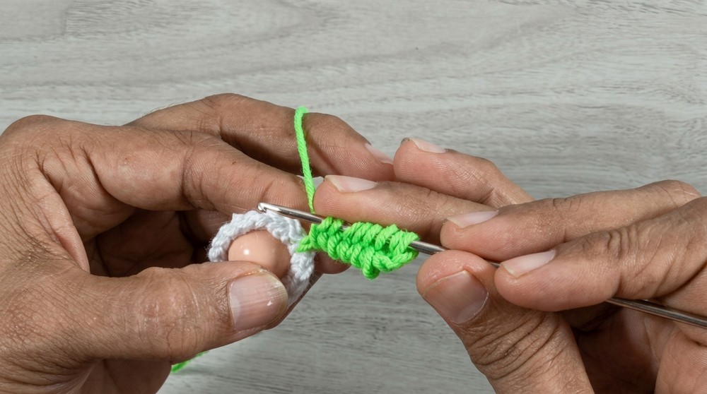 Crochet Flower Keychains for Beginners (2)