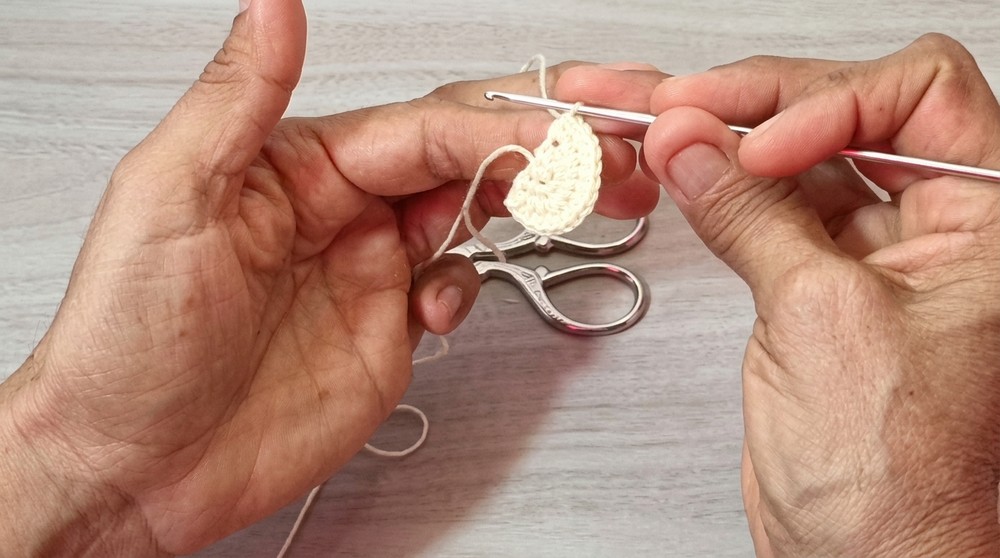 Crochet These Heart Keychain (7)