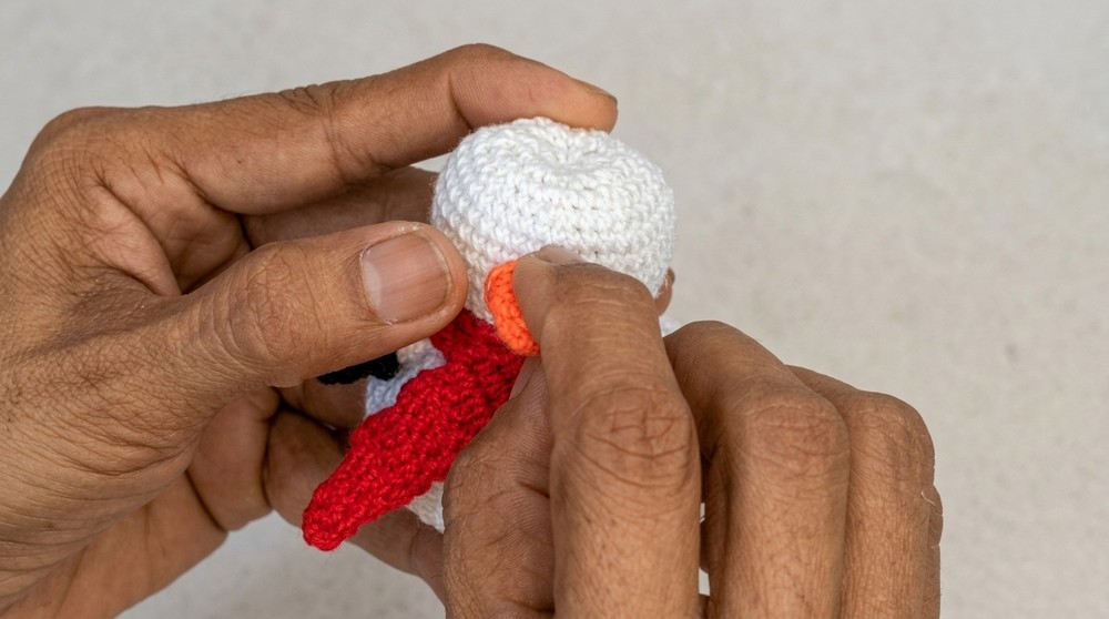 Crochet this cute SNOWMAN for Christmas (4)