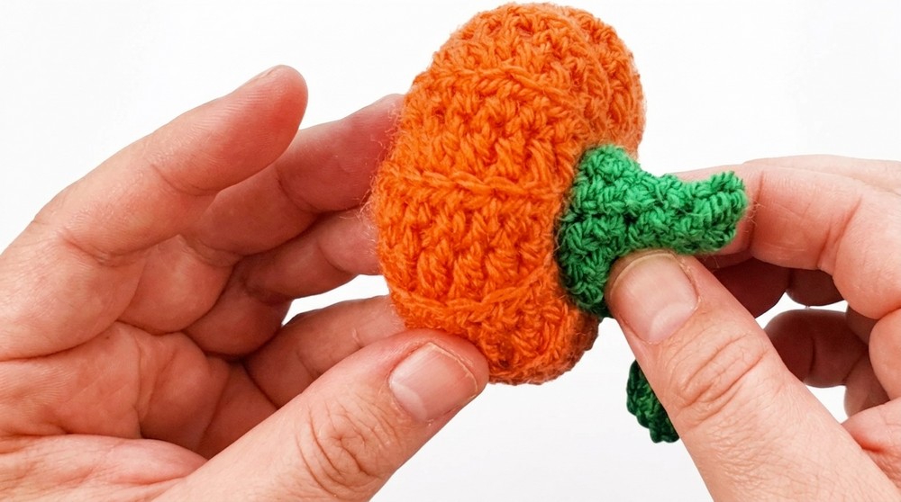 EASY Crochet Pattern keychain Pumpkin for the beginners Halloween HOW TO