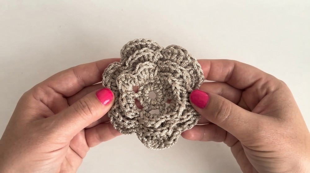 Easy Crochet Rose Motif Bag Tutorial