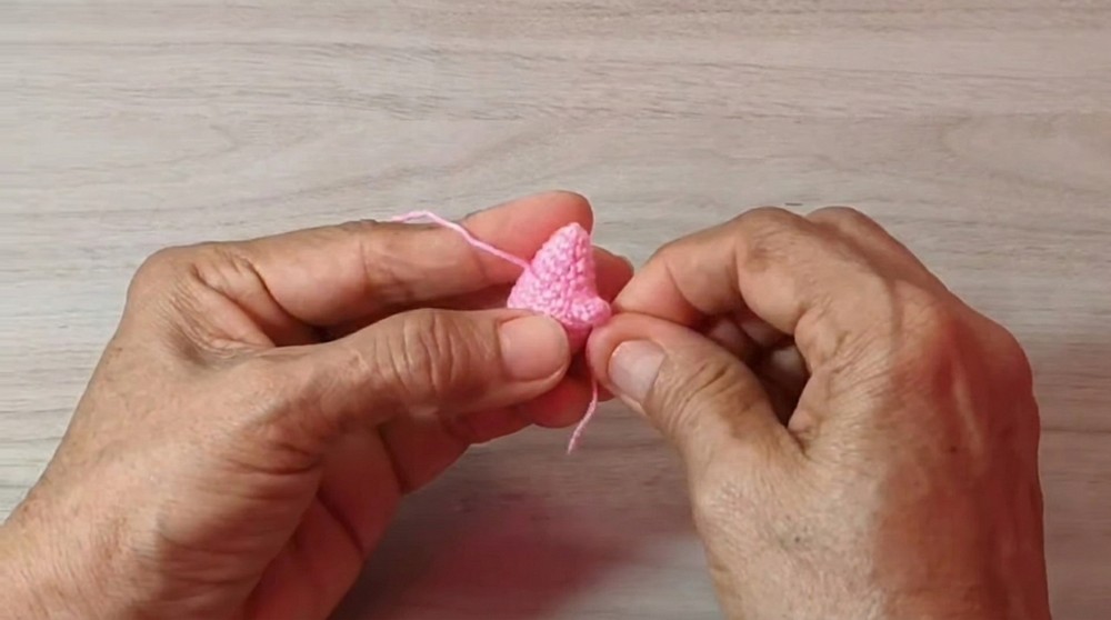 Easy crochet mouse for beginners (2)