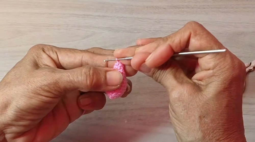 Easy crochet mouse for beginners (3)