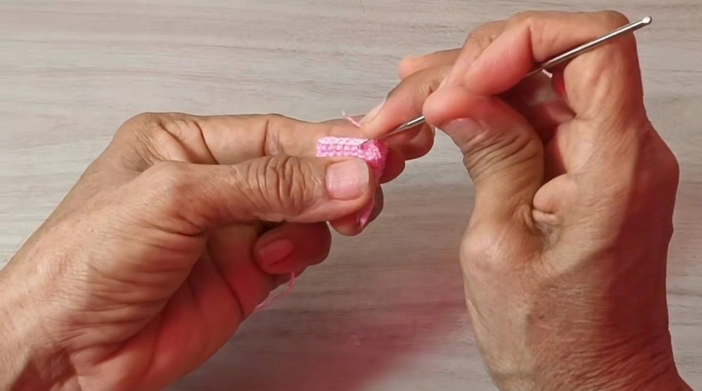 Easy crochet mouse for beginners (4)