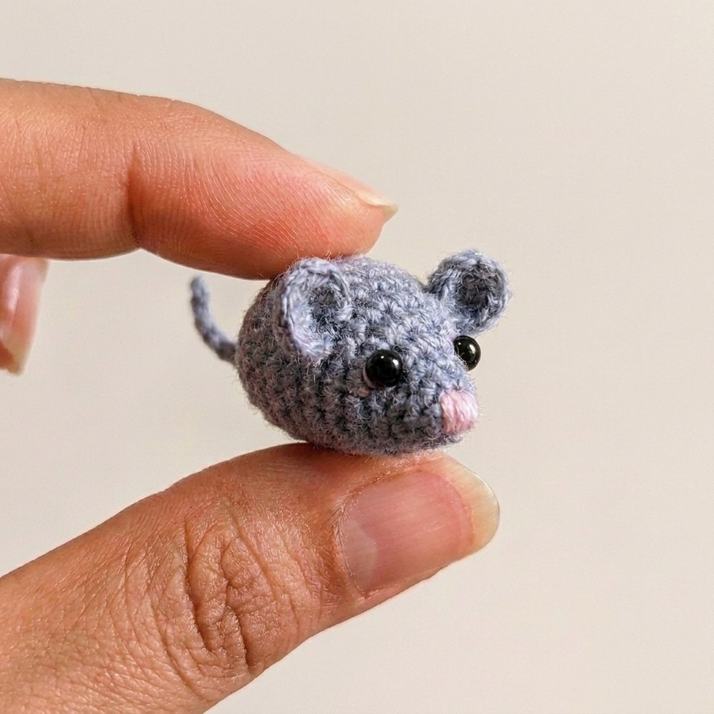 Easy crochet mouse for beginners