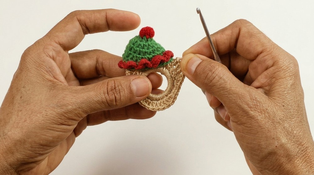 How to Crochet Recycled Christmas Elves (Step by Step) (2)