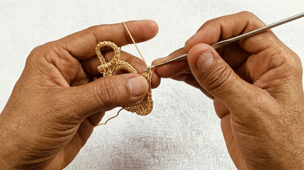 How to Crochet Recycled Christmas Elves (Step by Step) (4)