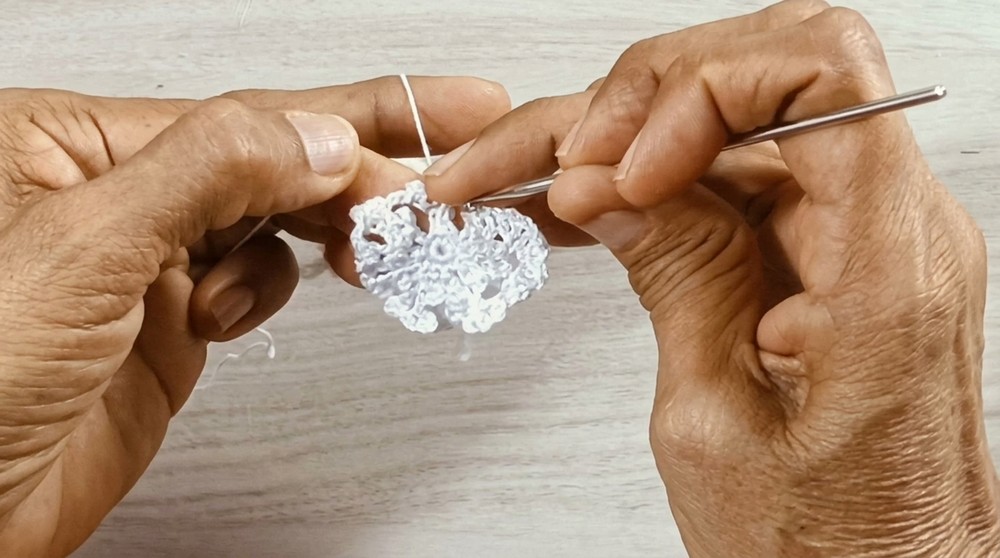 How to Crochet Snowflakes (4)