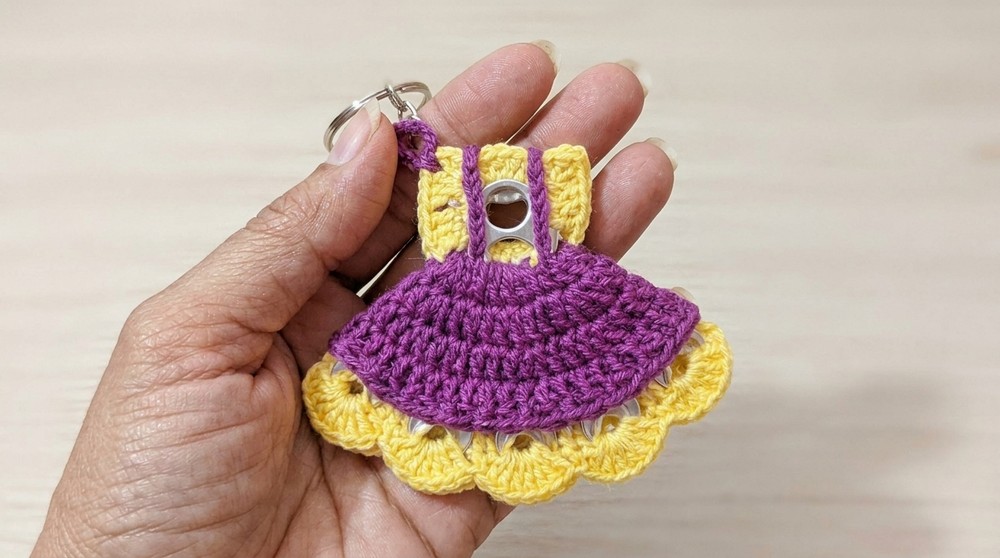How to Crochet These Cute Frock Keychain With Can Tabs (1)
