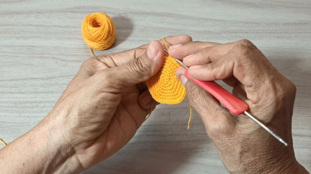 How to Crochet a Garfield Amigurumi (6)