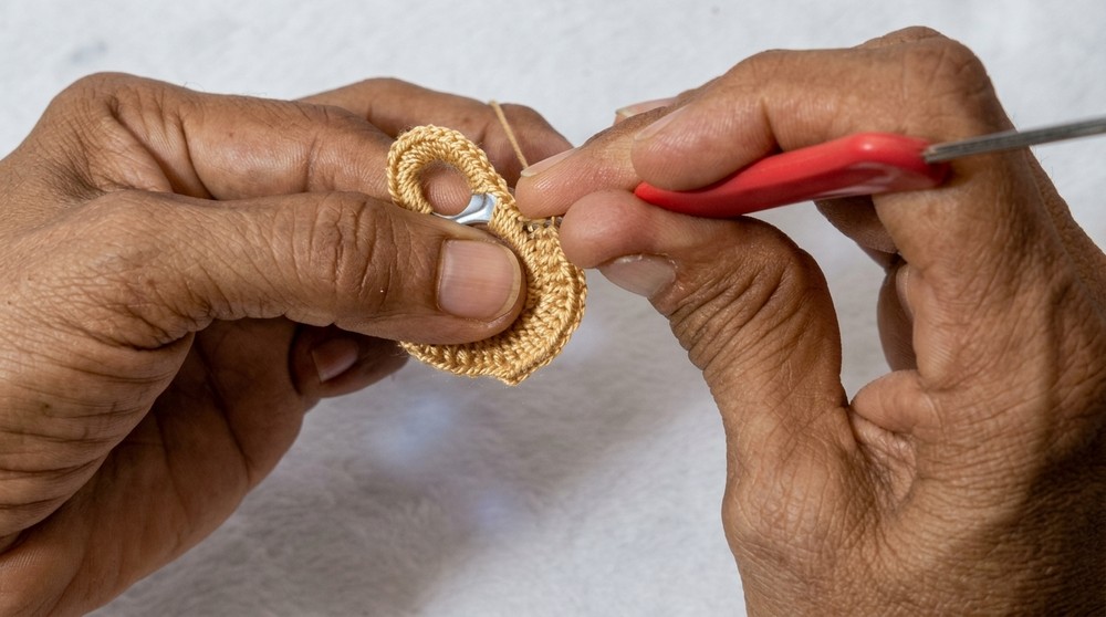 How to Crochet a recycled CHRISTMAS BELL (Step by Step) (1)