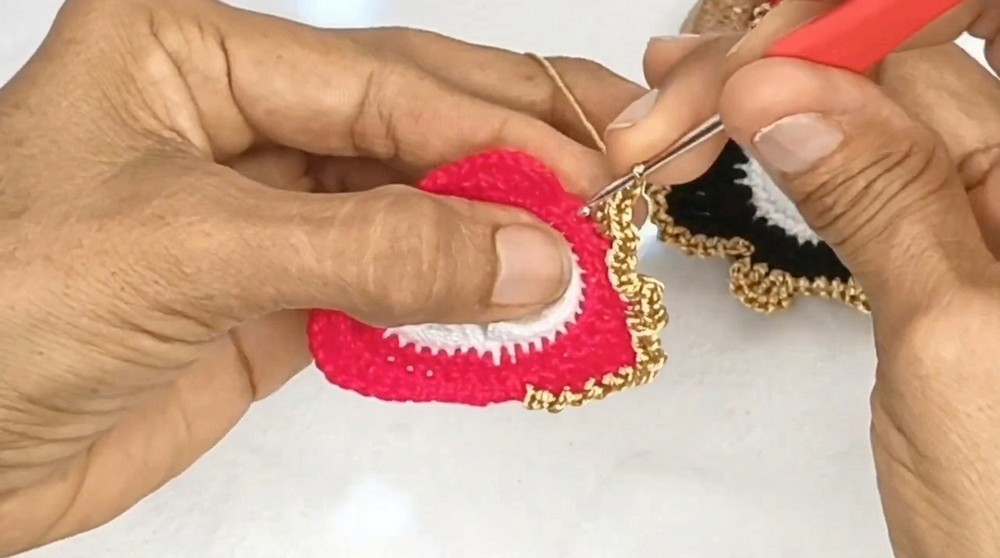 How to crochet Christmas penguins with can tabs (5)