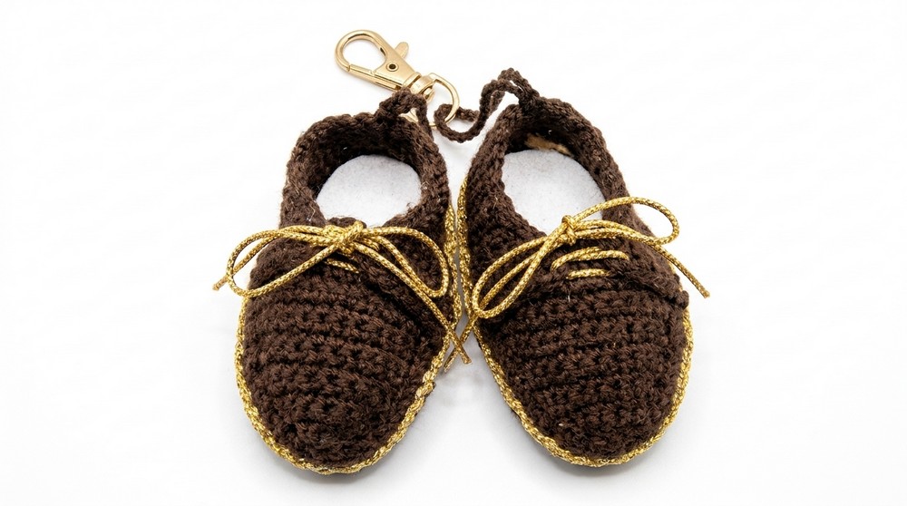 How to crochet SHOE KEYCHAINS (Step by Step) (1)