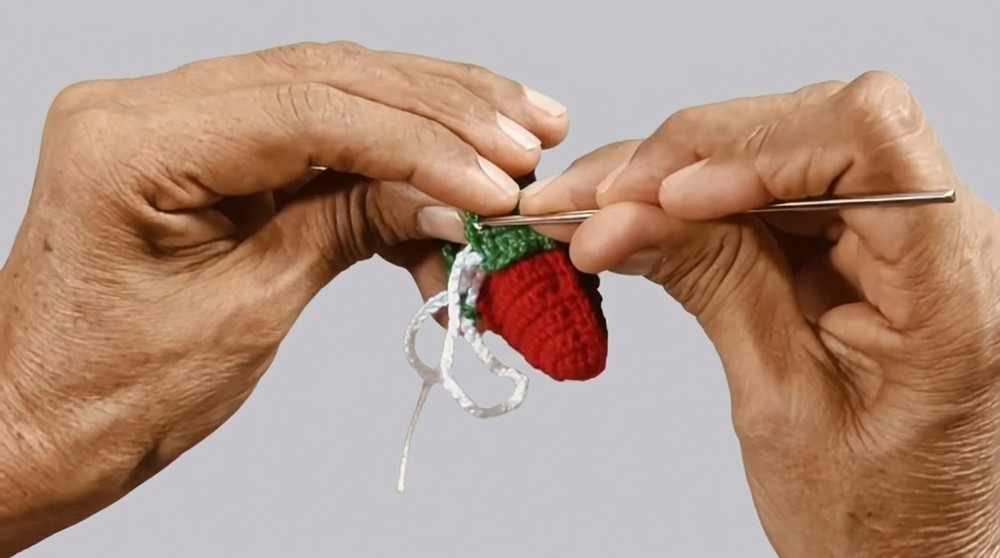 How to crochet SHOE KEYCHAINS (Step by Step) (2)