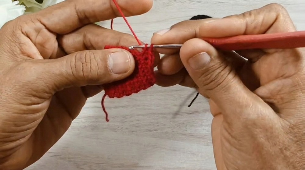 How to crochet SHOE KEYCHAINS (Step by Step) (4)