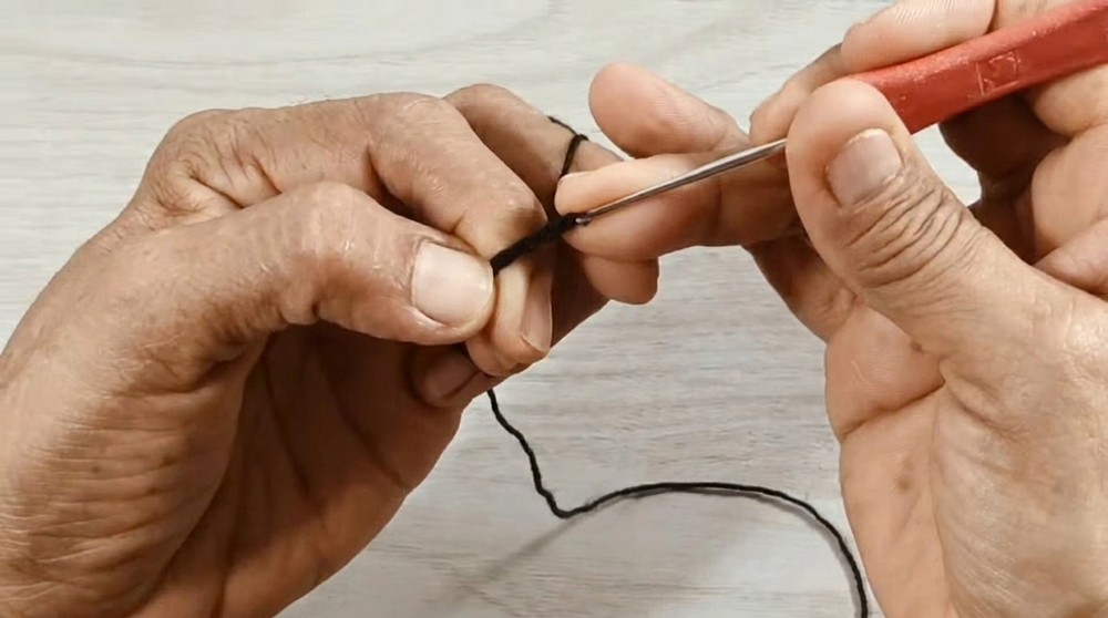 How to crochet SHOE KEYCHAINS (Step by Step) (6)