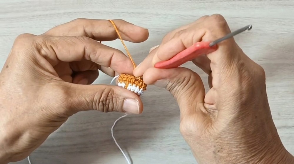 How to crochet mini owls step by step (4)