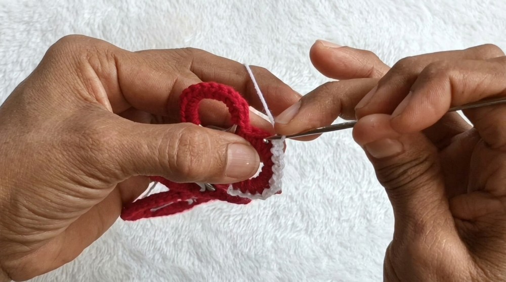 How to weave a heart necklace with rings (Step by Step) (2)