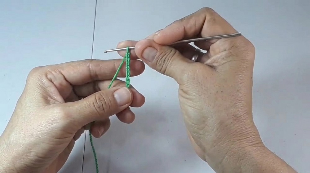 Crochet Frog Hair Tie Free Pattern (6)