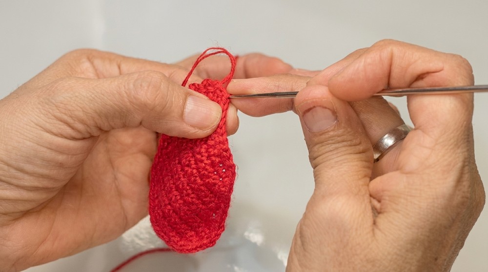 Crochet This Adorable Gingerbread House (6)