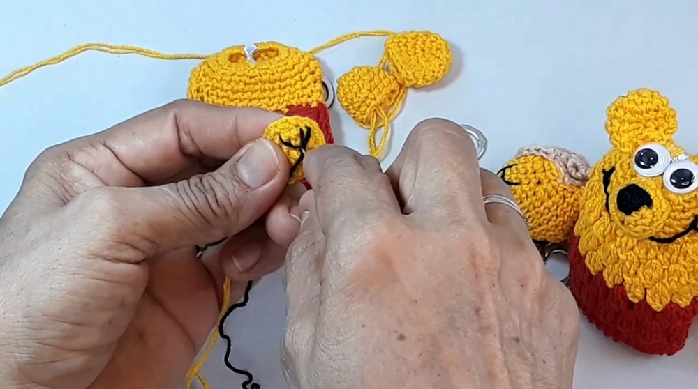 Crochet Winnie the Pooh Key Holder Free Pattern (1)