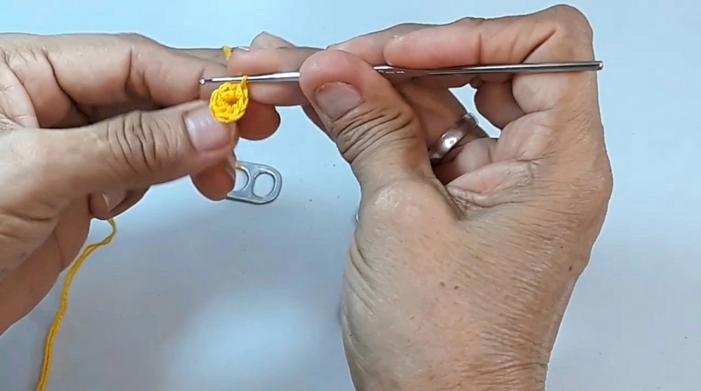 Crochet Winnie the Pooh Key Holder Free Pattern (3)