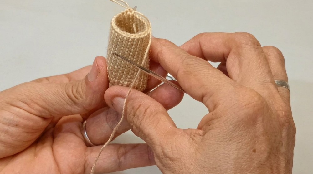 Crocheted Christmas Candles by Using Recycled Materials (2)