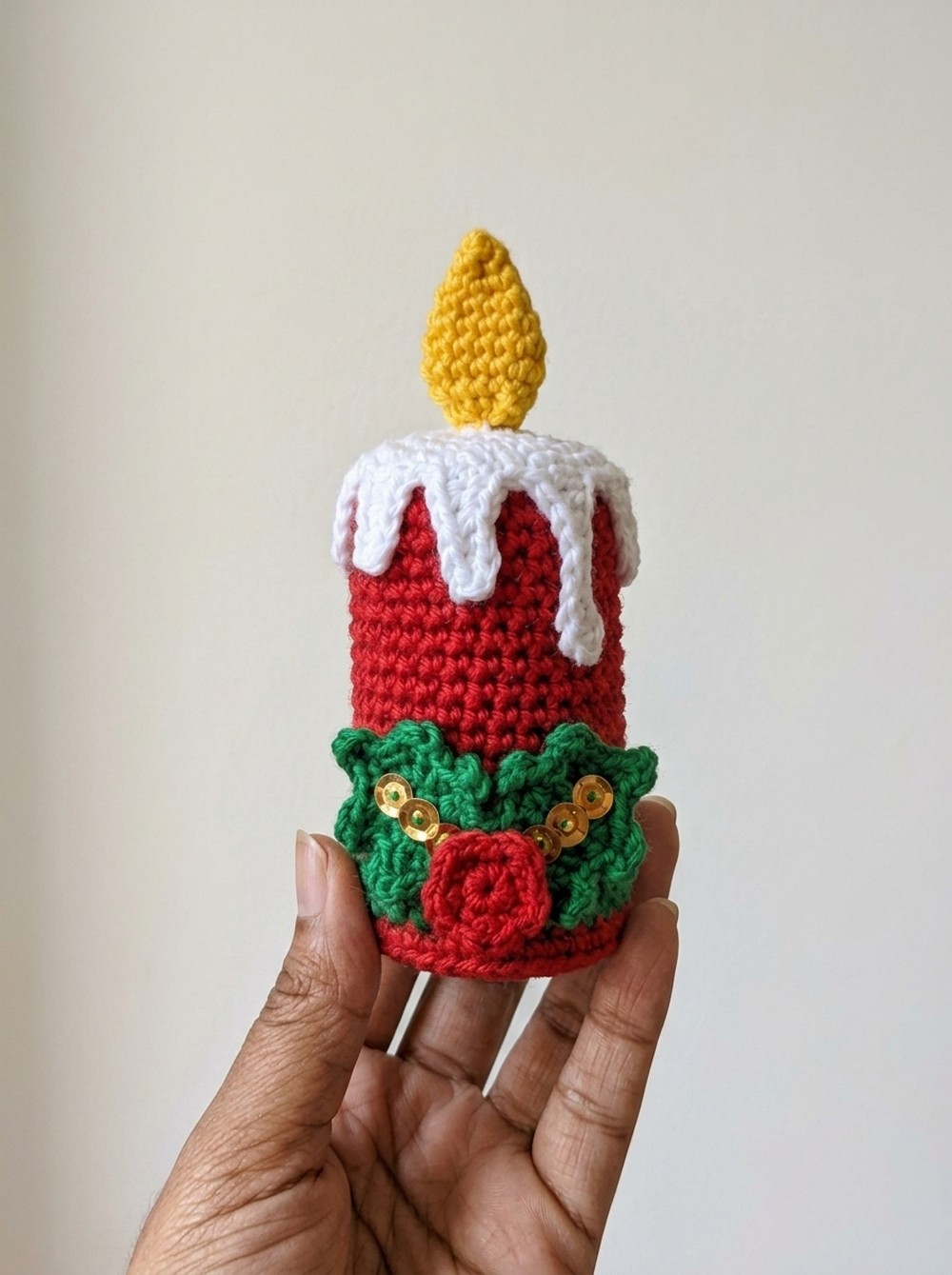 Crocheted Christmas Candles by Using Recycled Materials (6)