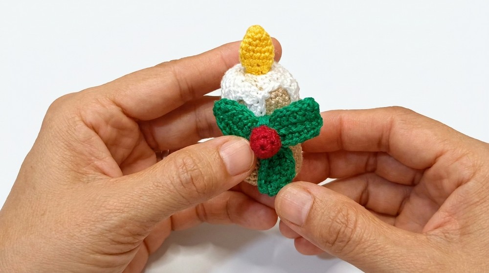 Crocheted Christmas Candles by Using Recycled Materials (7)