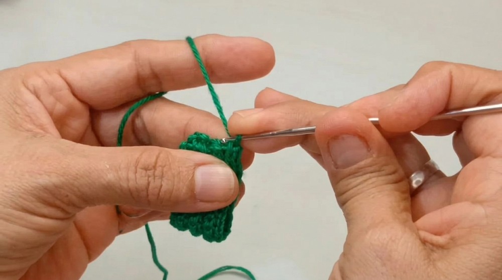 Crocheted Christmas Candles by Using Recycled Materials (8)