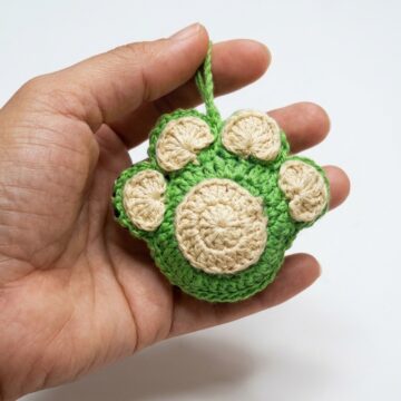 Easy Crochet Paw Print and Cute Animal Keychain (5)