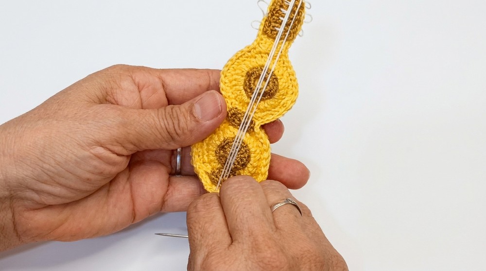 Easy to Crochet Cute Little Guittar (6)