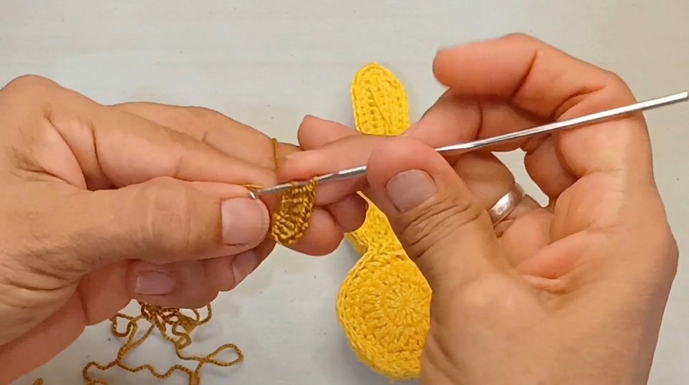 Easy to Crochet Cute Little Guittar (7)