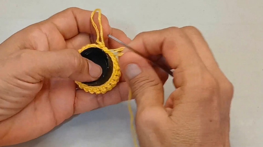 Easy to Crochet Cute Little Guittar (8)