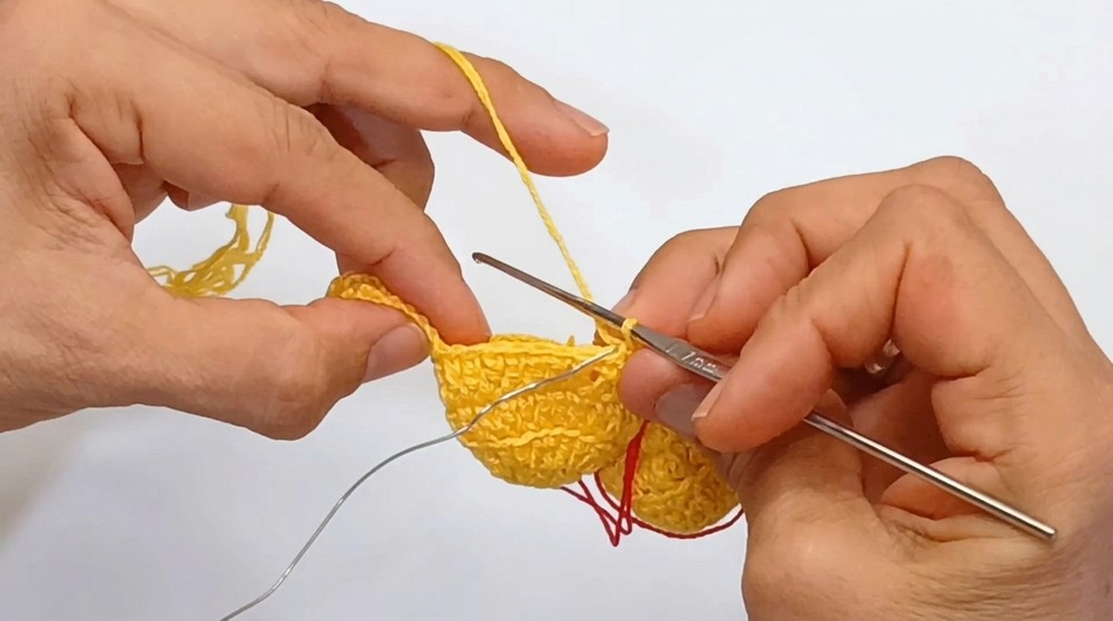 Easy to Crochet Cute Little Guittar (9)