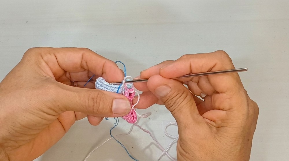 How To Crochet Heart-intertwined Kitties (2)