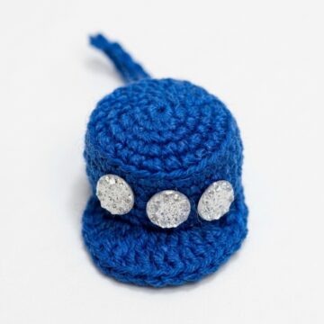 How to Crochet Adorable Mini Hats Using Recycled Plastic Bottle Cap (5)