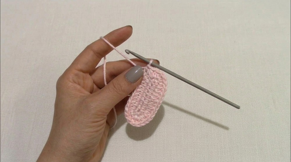 How to Crochet Beautiful Baby shoes for NewbornsHow to Crochet Beautiful Baby shoes for Newborns