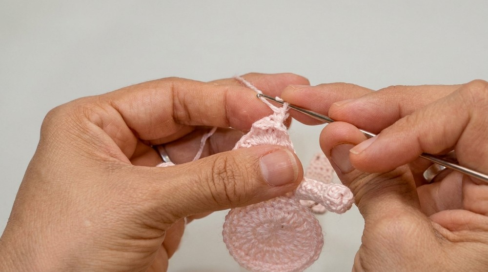 How to Crochet Christmas Elves (9)