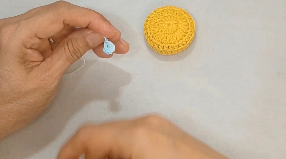 How to Crochet Cute Emojis Using Plastic Bottle Caps (1)