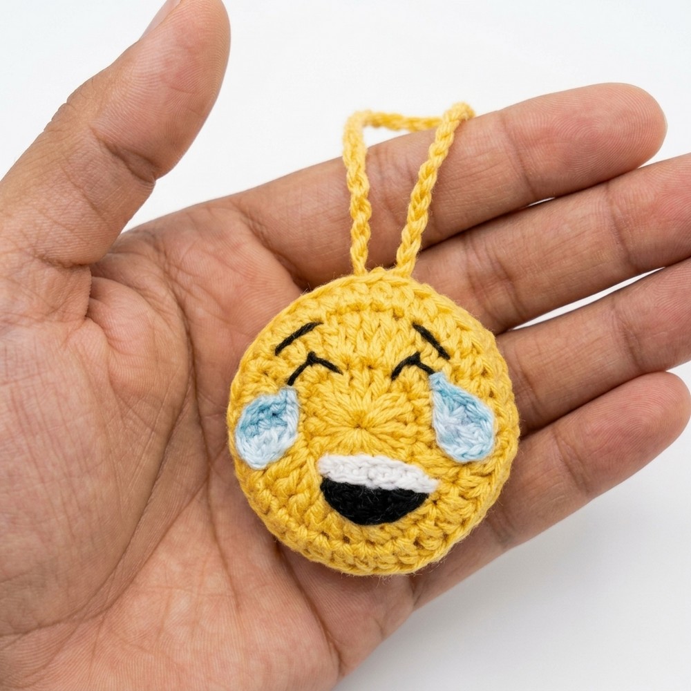 How to Crochet Cute Emojis Using Plastic Bottle Caps (6)