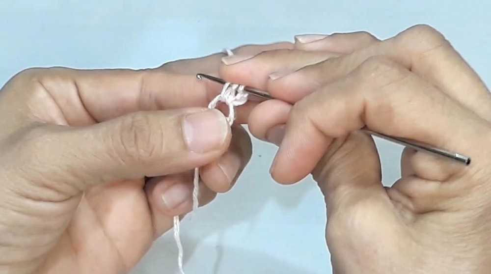How to Crochet Cute Little Dolls Using Plastic Bottle Caps (7)
