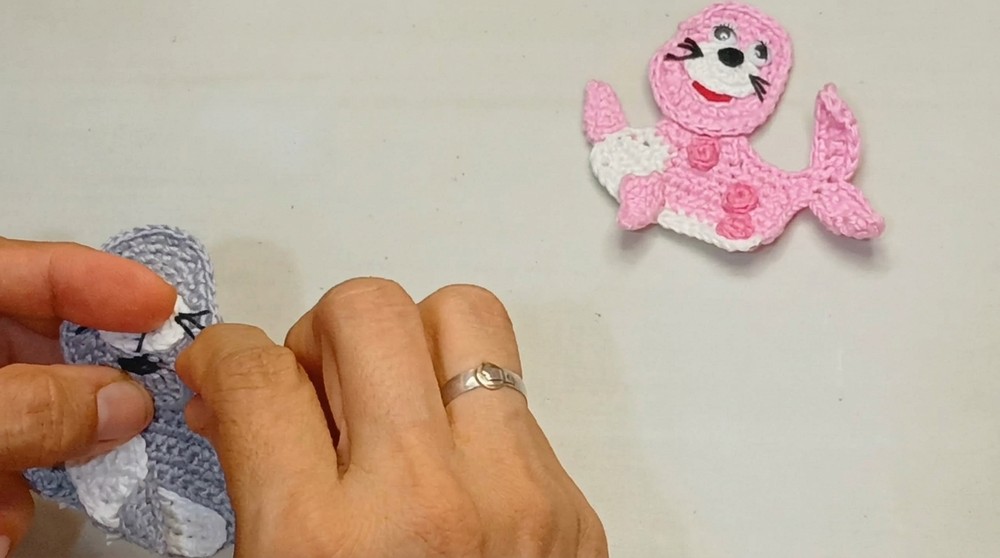 How to Crochet Seals Step by Step (1)