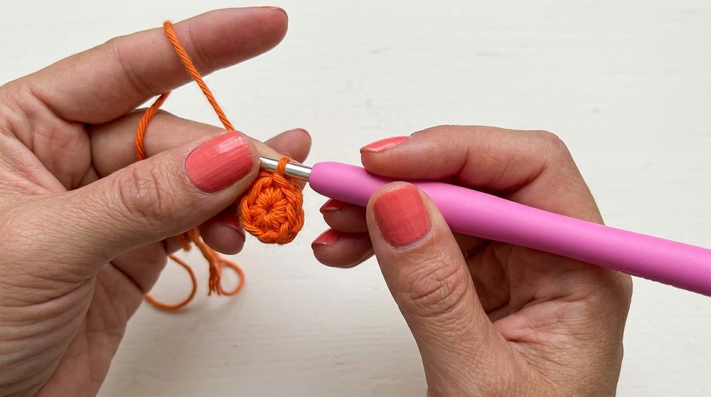 How to crochet a Halloween pumpkin